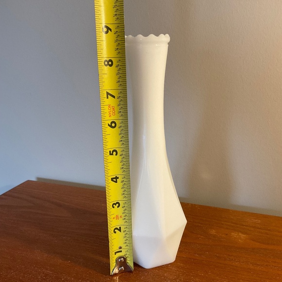 Vintage Milk Glass Geometric Pattern Bud Vase 8.5โ - Picture 12 of 14
